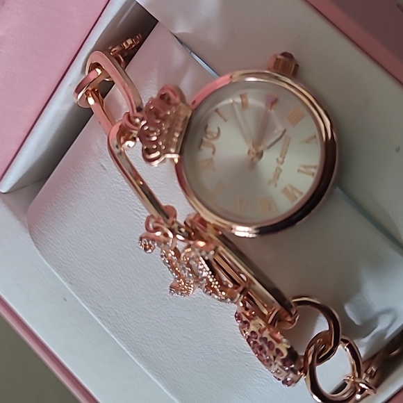 NWT Rose Gold Women's Charm Bracelet Watch - Picture 4 of 9